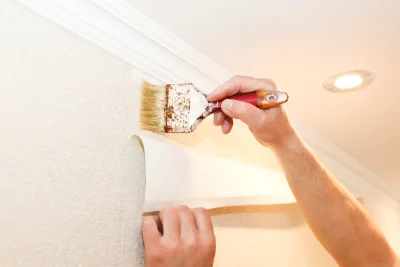 Pose de papier peint à Joudes — revêtements muraux et toiles de verre
